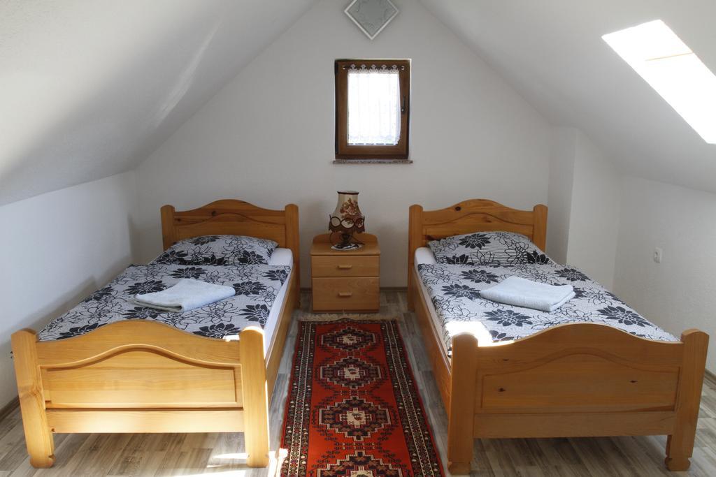 House Drakulic Hotell Korenica Eksteriør bilde