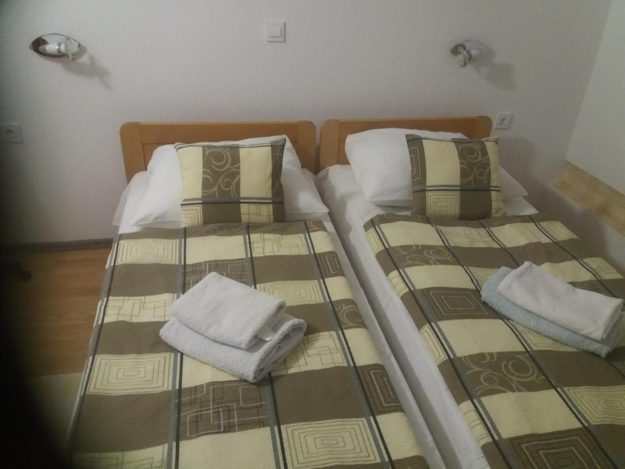 House Drakulic Hotell Korenica Eksteriør bilde